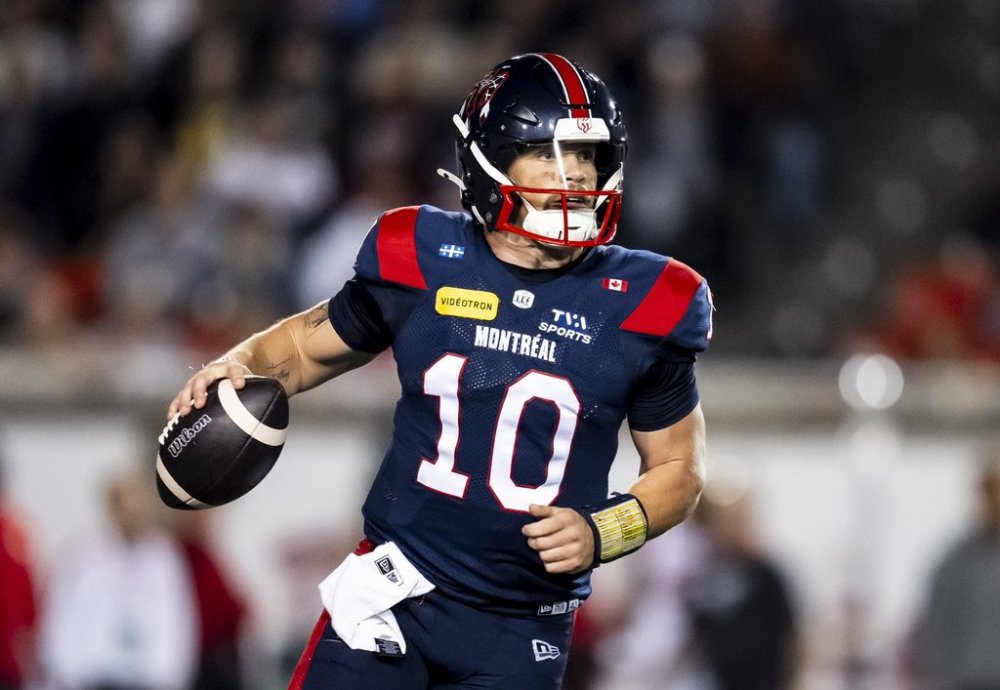 Montreal Alouettes quarterback Davis Alexander (10) runs with the ball during first half CFL action in Montreal against the Calgary Stampeders, on Friday, Sept. 26, 2025. THE CANADIAN PRESS/Christopher Katsarov