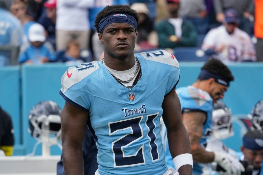 Tennessee Titans cornerback Roger McCreary (21) before an NFL football game against the New England Patriots, Sunday, Oct. 19, 2025, in Nashville, Tenn. (AP Photo/George Walker IV)