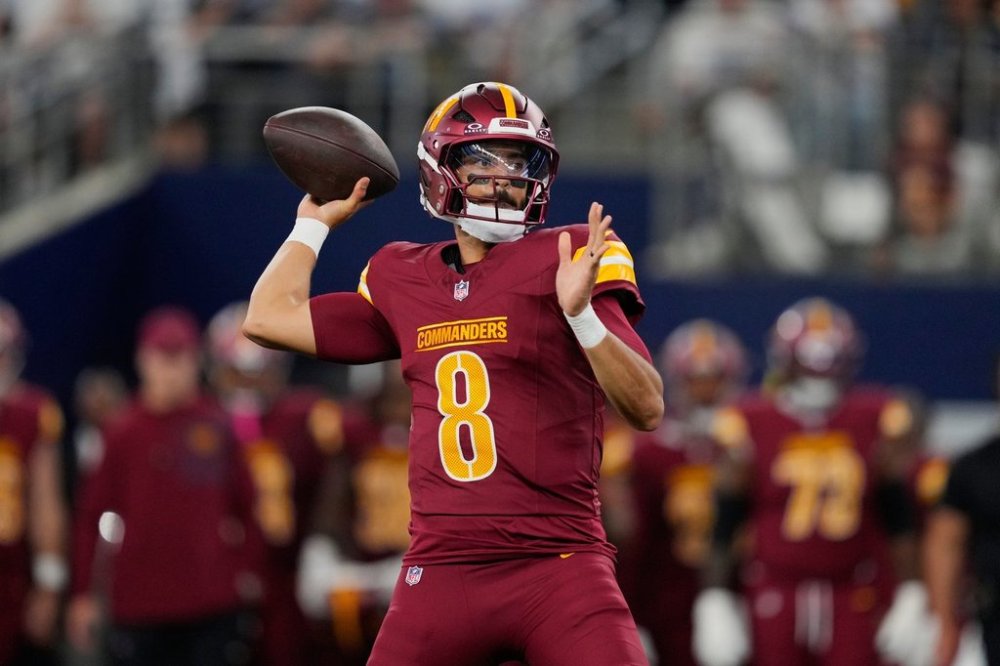 Washington Commanders quarterback Marcus Mariota throws a pass against the Dallas Cowboys during the second half of an NFL football game Sunday, Oct. 19, 2025, in Arlington, Texas. (AP Photo/Tony Gutierrez)