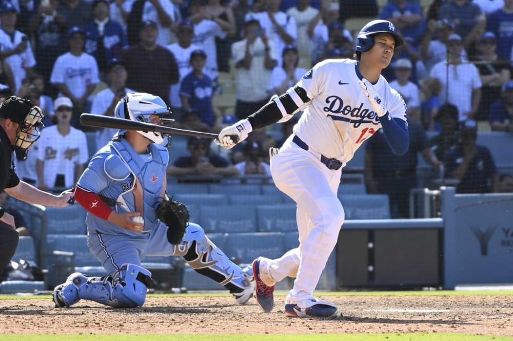 Los Angeles Dodgers' Shohei Ohtani strikes out with the bases loaded during the ninth inning of a baseball game against the Toronto Blue Jays, Sunday, Aug. 10, 2025, in Los Angeles. (AP Photo/Wally Skalij)