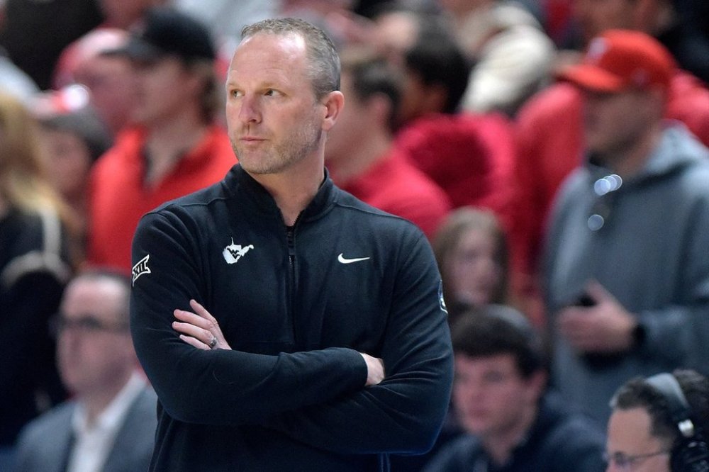 FILE - West Virginia head coach Darian DeVries looks on the court during the first half of an NCAA college basketball game against Texas Tech, Feb. 22, 2025, in Lubbock, Texas. (AP Photo/Annie Rice, File)