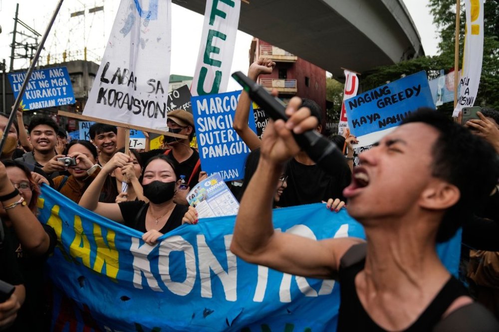 Students attend an anti-corruption rally near the Malacanang presidential palace in Manila, Philippines, Friday, Oct. 17, 2025. (AP Photo/Aaron Favila)