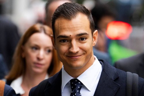Spanish racing driver Alex Palou, arrives at the Rolls Building of the Royal Courts of Justice to give evidence in McLaren's legal claim against him, in central London, Friday, Oct. 10, 2025. (Jordan Pettitt/PA via AP)