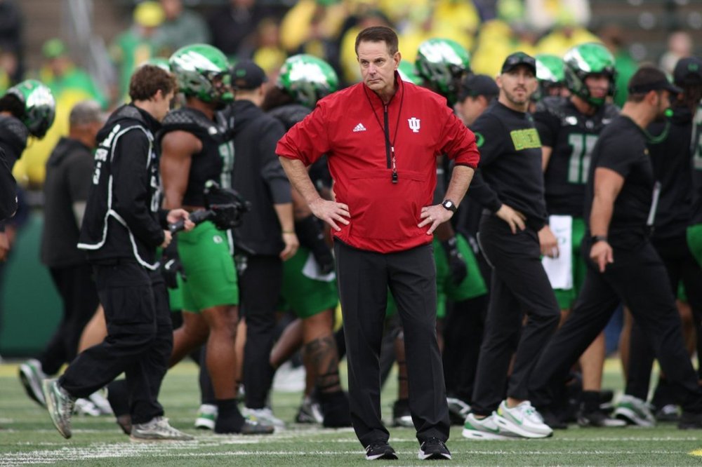 Indiana head coach Curt Cignetti watches warm ups before an NCAA college football game against Oregon, Saturday, Oct. 11, 2025, in Eugene, Ore. (AP Photo/Lydia Ely)