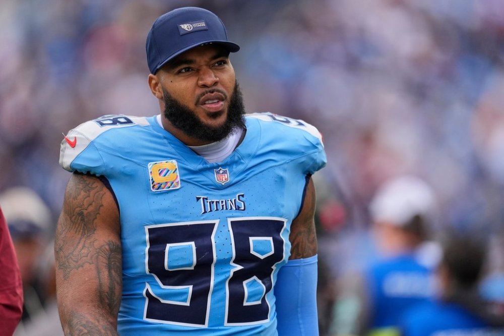 Tennessee Titans defensive tackle Jeffery Simmons (98) walks off the field at the end of the first half of an NFL football game against the New England Patriots, Sunday, Oct. 19, 2025, in Nashville, Tenn. (AP Photo/George Walker IV)