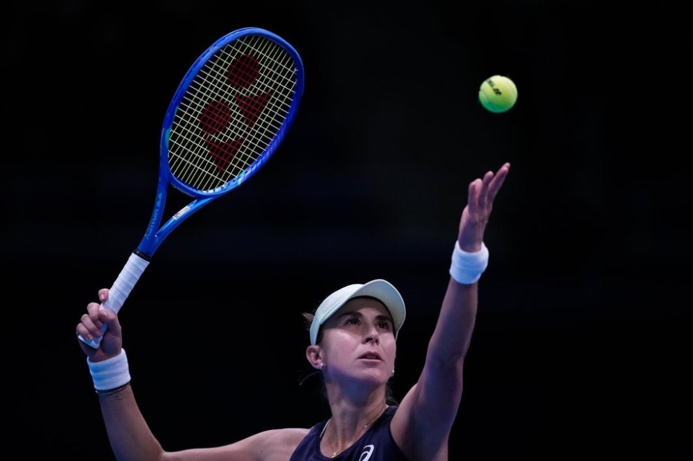 Switzerland's Belinda Bencic plays a shot against United States' Sofia Kenin during their women's singles semi-final match at the Pan Pacific Open WTA 500 tennis tournament in Tokyo, Saturday, Oct. 25, 2025. (AP Photo/Louise Delmotte)
