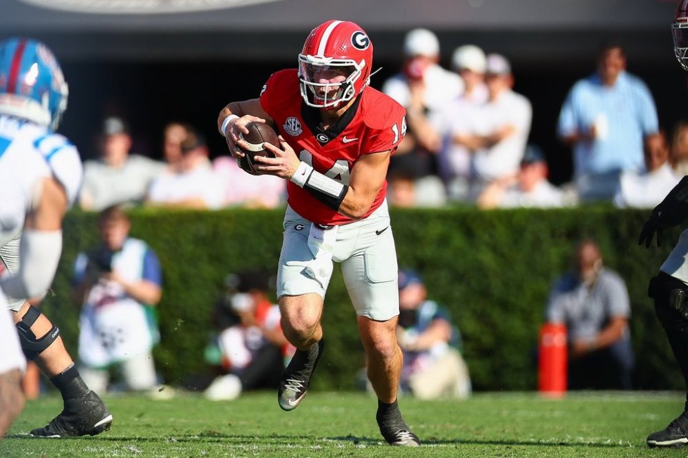 Georgia quarterback Gunner Stockton (14) runs with the ball during the first half of an NCAA college football game against Mississippi, Saturday, Oct. 18, 2025, in Athens, Ga. (AP Photo/Colin Hubbard)