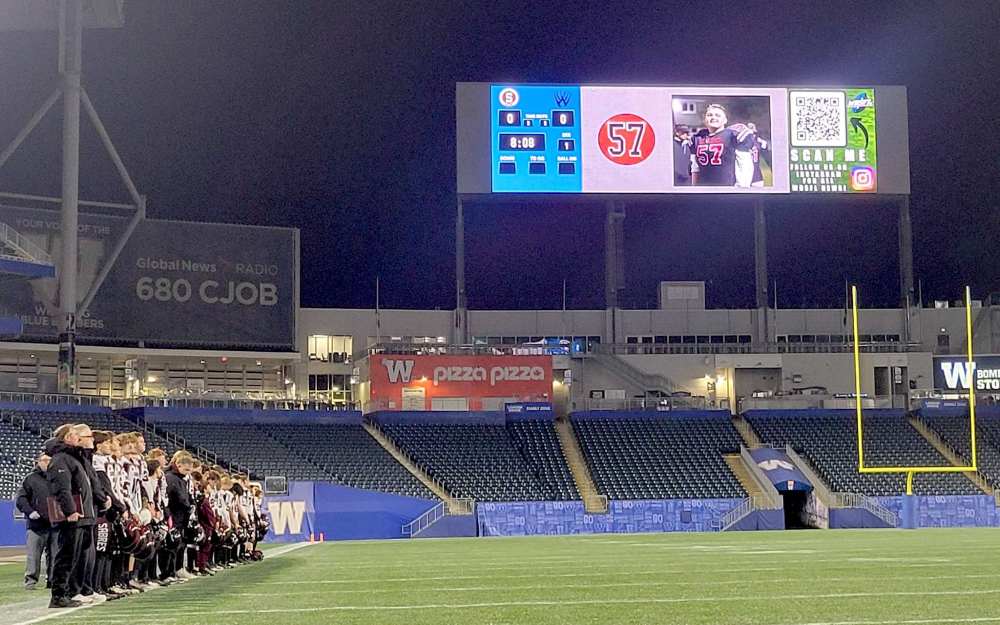 Cassidy Dankochik / The Carillon
Before the Gustafson Bowl semifinal between Springfield Collegiate and West Kildonan Collegiate at Princess Auto Stadium Thursday, players, coaches and audience members held a moment of silence to honour Darius Hartshorne.
