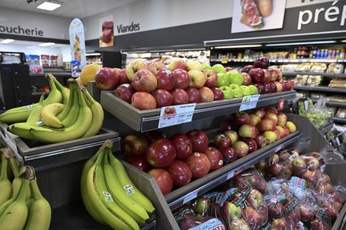 A survey of Canadians' perceptions around food affordability and purchasing behaviours suggests that consumers have changed how they shop, cook and eat in response to rising prices. Produce in a Levis, Que., market, Wednesday, Feb. 5, 2025. THE CANADIAN PRESS/Jacques Boissinot