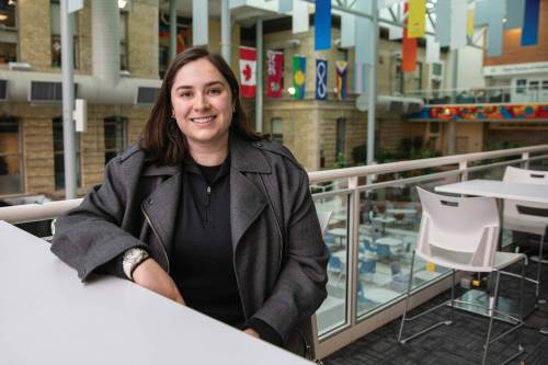 Marta Guerrero photo
                                Camila Chacon, lauréate de Ma thèse en 180 secondes 2025 au Manitoba.