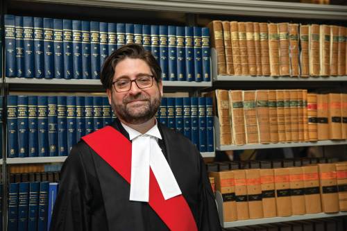 Marta Guerrero photo
                                Christian Monnin lors de son assermentation en tant que juge à la Cour du Banc du Roi pour le Manitoba.