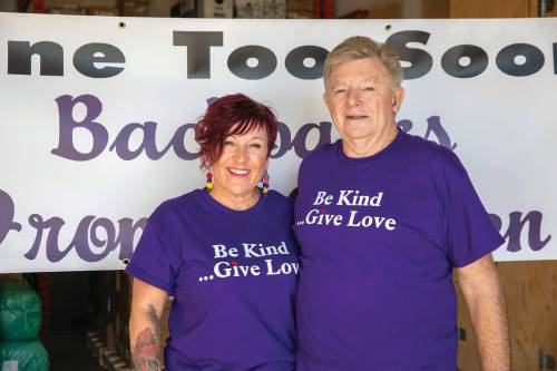 Marta Guerrero photo
                                Lise Léveillé et Chuck Neufeld font partie du comité organisateur de Partis trop tôt &mdash; Sacs à dos venus du ciel.