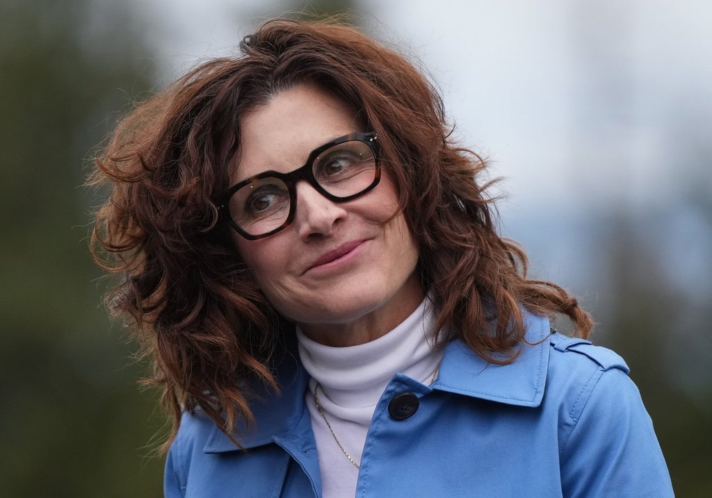 One arrested at unsanctioned Victoria protest to dispute residential school deaths