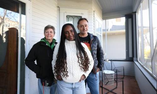Ruth Bonneville / Free Press
                                Health, sustainability and kindness to animals are some of the reasons Debbie Wall (from left), Jahzara MacDougall and Randy Tonnellier practise veganism.