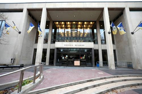 Ruth Bonneville / Free Press
                                Winnipeg city hall&rsquo;s front entrance is about to have a security re-vamp, leading visitors to walk through a metal detector and check in with guards to gain access.