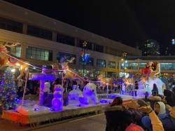 (Sheldon Birnie / Free Press files) Winnipeggers take in the annual Santa Claus Parade in 2023.