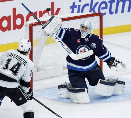 Winnipeg Jets goaltender Connor Hellebuyck will be undergoing arthroscopic knee surgery Saturday. (John Woods / The Canadian Press files)