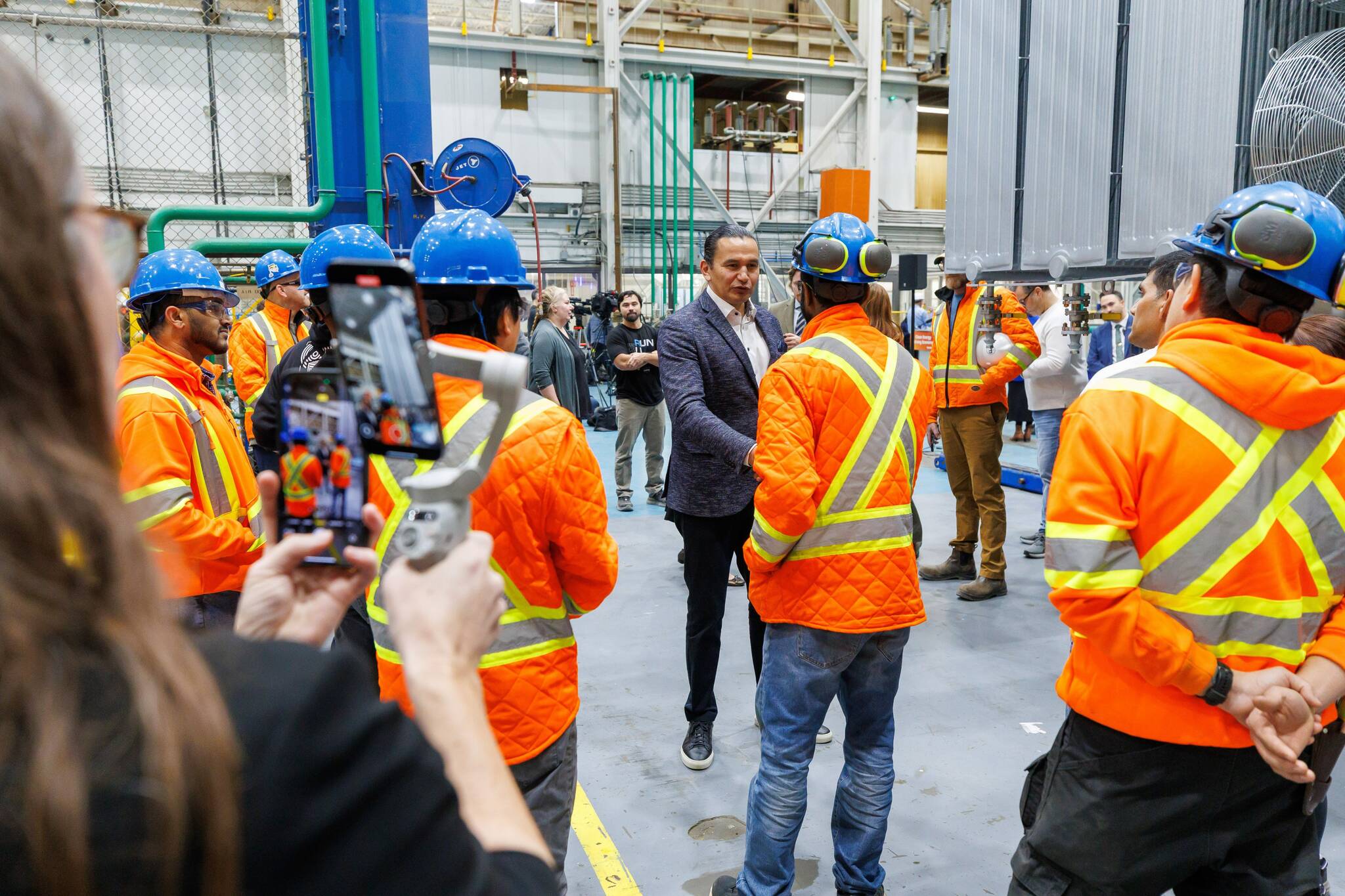 Manitoba signs on for proposed east-west power plan