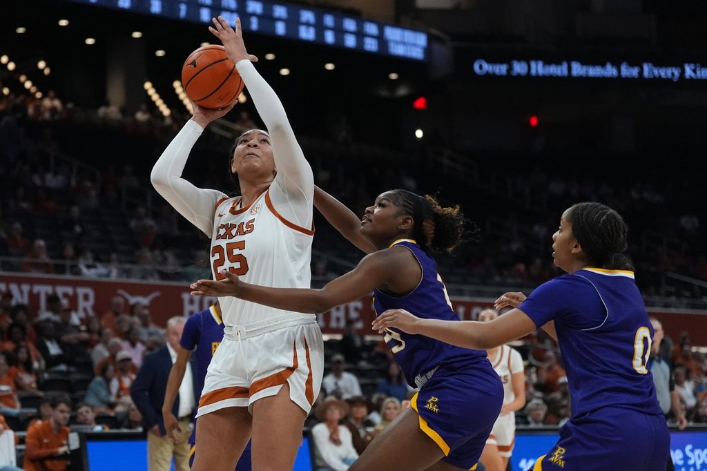 Breya Cunningham scores career-best 30 points as No. 2 Texas routs Prairie View A&M