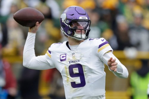 Minnesota Vikings quarterback J.J. McCarthy (9) passes during the first half of an NFL football game against the Green Bay Packers Sunday, Nov. 23, 2025, in Green Bay, Wis. (AP Photo/Matt Ludtke)