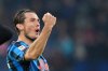 Atalanta's Marten de Roon celebrates after scoring his side's second goal during the Italian Cup soccer match between Atalanta and Genoa in Bergamo, Italy, Wednesday Dec. 3, 2025. (Spada/LaPresse via AP)