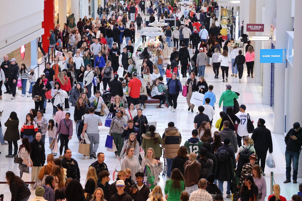 Shoppers Drive Record Online Black Friday Spending