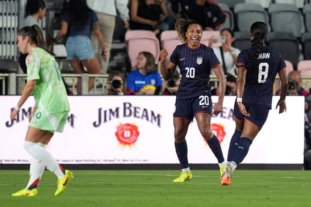 United States forward Catarina Macario (20) celebrates after scoring her side's first goal against Italy during the first half of an international friendly soccer match, Monday, Dec. 1, 2025, in Fort Lauderdale, Fla. (AP Photo/Rebecca Blackwell)