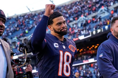 Chicago Bears quarterback Caleb Williams (18) walks off the field following an NFL football game against the Pittsburgh Steelers, Sunday, Nov. 23, 2025, in Chicago. (AP Photo/Nam Huh )