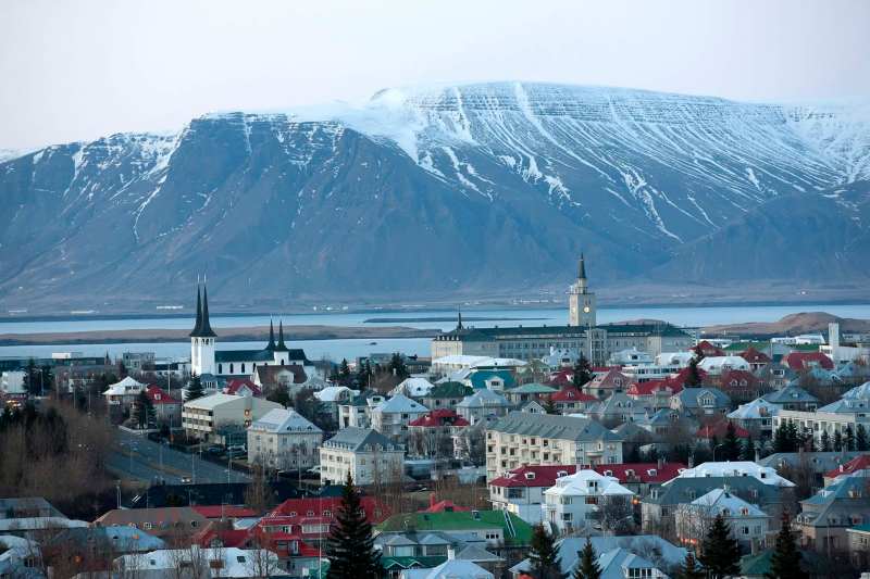 Rooftops and mountains are seen along the skyline in Reykjavik in 2011. The outdoors is part of the tourist attractions helping resurrect Iceland after its failed foray into high finance. Illustrates ICELAND (category f) by Omar R. Valdimarsson © 2013, Bloomberg News. Moved Sunday, Aug. 25, 2013. (MUST CREDIT: Bloomberg News photo by Arnaldur Halldorsson).