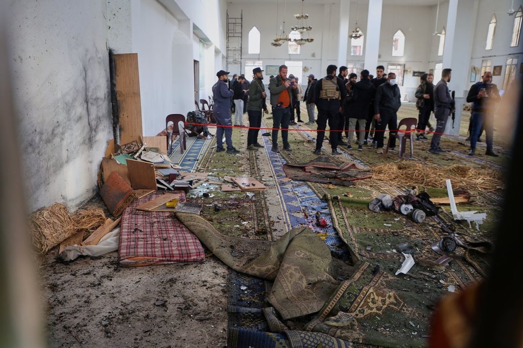 Hundreds mourn in Syria's Homs after deadly mosque bombing