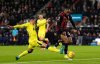 Tottenham Hotspur's Pedro Porro, left, challenges Bournemouth's Antoine Semenyo during the English Premier League soccer match between Bournemouth and Tottenham Hotspur in Bournemouth, England, Wednesday Jan. 7, 2026. (Andrew Matthews/PA via AP)