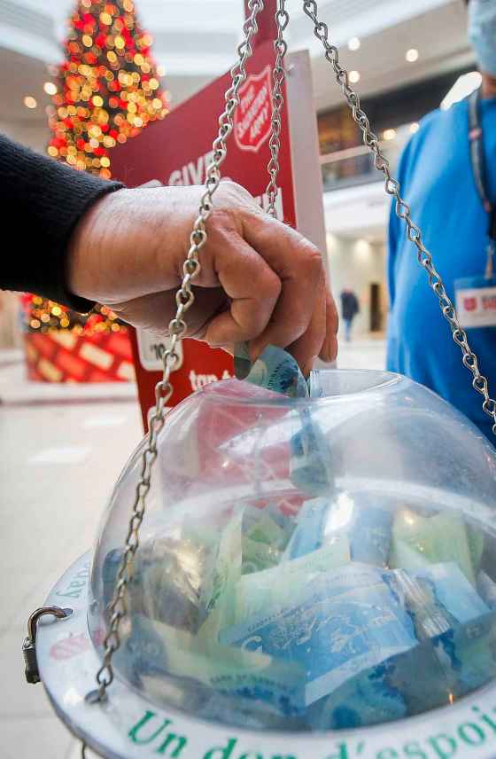 Manitoba has maintained its reputation as having the highest rate of charitable donors across the country. (John Woods / Free Press files)
