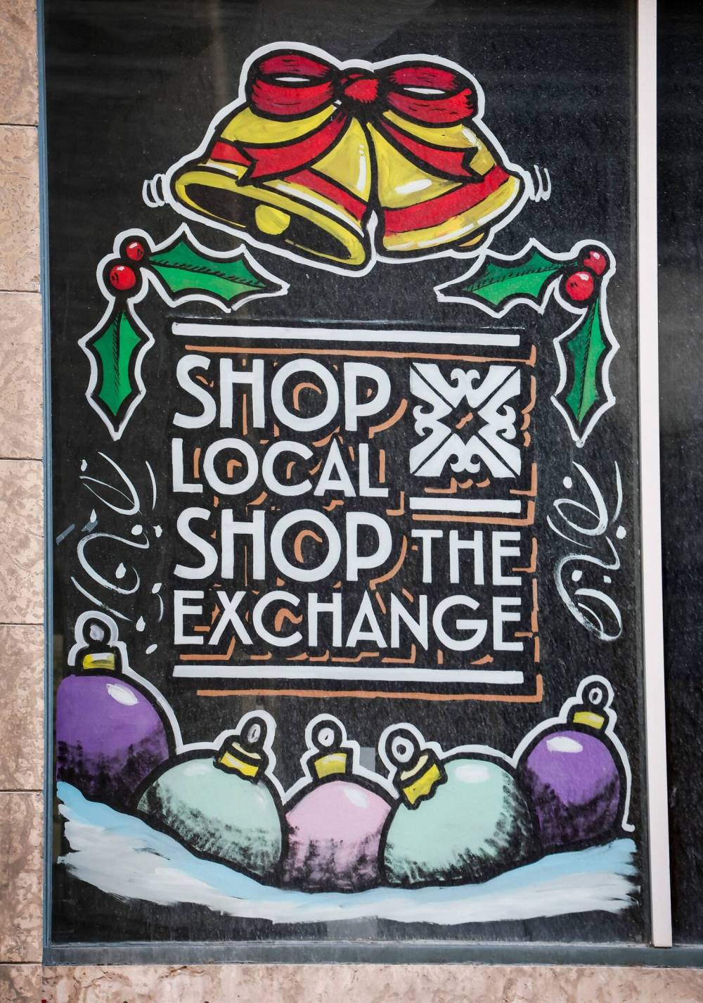 JOHN WOODS / WINNIPEG FREE PRESS
                                The Exchange District Biz annual “Shop Local, Shop The Exchange” campaign this month on store windows Monday.