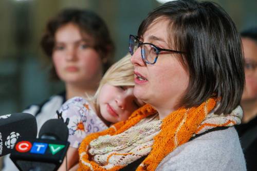MIKE DEAL / FREE PRESS
                                Christy Peterson with her five-year-old daughter Lillian, who uses an insulin pump.