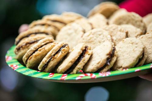 MIKAELA MACKENZIE / FREE PRESS
                                These date-filled cookies were a staple of always on Heather Penno’s grandmother’s dainty tray at Christmas