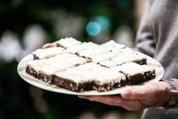 MIKAELA MACKENZIE / FREE PRESS
                                Joe and Karn Sandyճ Yuletide brownies at the Free Press holiday baking cookie swap on Tuesday, Nov. 18, 2025. For Eva story. Free Press 2025