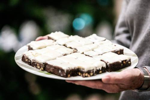 MIKAELA MACKENZIE / FREE PRESS
                                Joe and Karn Sandyճ Yuletide brownies at the Free Press holiday baking cookie swap on Tuesday, Nov. 18, 2025. For Eva story. Free Press 2025