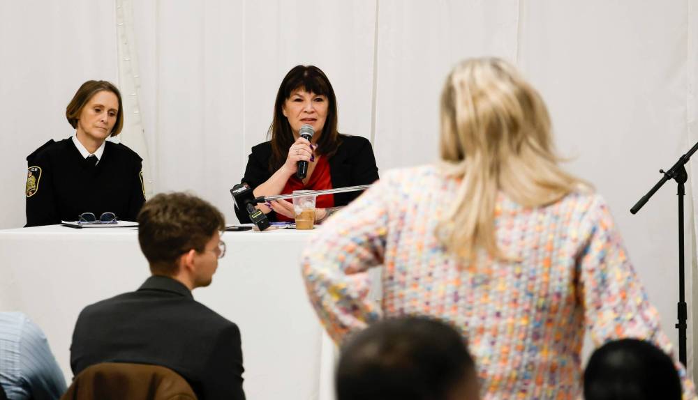 JOHN WOODS / FREE PRESS
Addictions Minister Bernadette Smith speaks at an information session about the proposed North Logan neighbourhood supervised injection site, Tuesday.