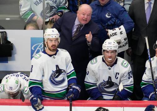 DAVID ZALUBOWSKI / THE ASSOCIATED PRESS FILES
                                Bruce Boudreau (centre) says he hasn&rsquo;t seen anything to indicate the Jets have stopped trying to win.