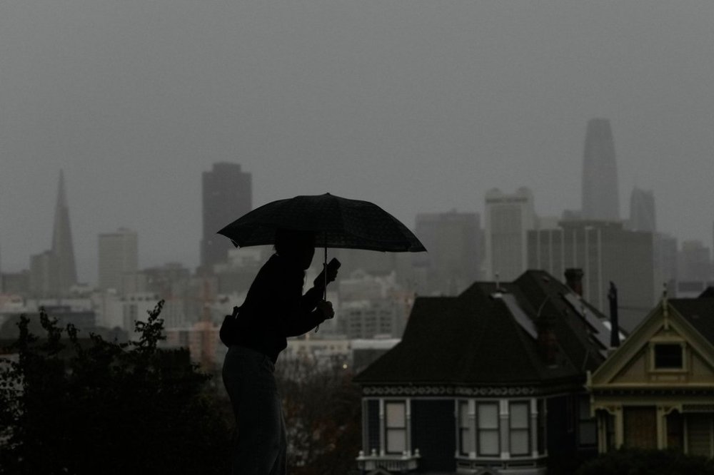 Powerful holiday storm lashes Southern California and brings flash floods, mudslides – Winnipeg Free Press