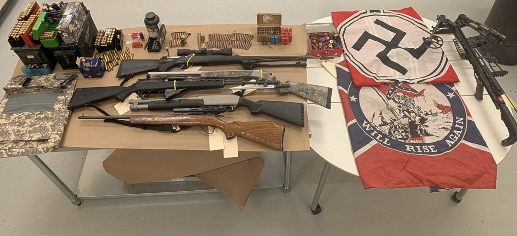 アルバータ州RCMP、ロイドミンスター邸から銃とナチスの旗を押収した男を起訴 – ウィニペグ・フリー・プレス