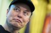 ARQUIVO - Elon Musk presta atenção à fala do presidente dos EUA, Donald Trump, durante uma entrevista coletiva no Salão Oval da Casa Branca, em 30 de maio de 2025, em Washington, EUA. (Foto AP/Evan Vucci, Arquivo)