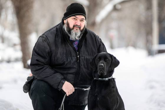 Jason Reynolds, who volunteers with CNIB’s advocacy mentorship program, is trying to increase awareness of people with sight loss. (Mikaela MacKenzie / Free Press)