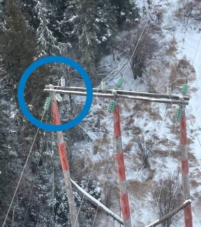 MANITOBA HYDRO Hydro workers spotted a downed line over the Nelson River about 10 kilometres from Pimicikamak Cree Nation, while flying over in a helicopter Monday morning.