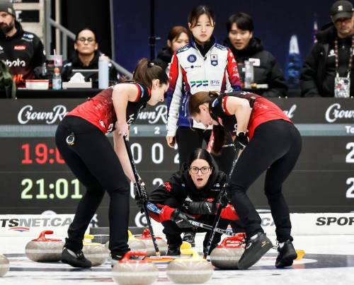 JOHN WOODS / WINNIPEG FREE PRESS
                                Gimli&rsquo;s Kerri Einarson lost her opening match Tuesday to Eun-ji Gim of South Korea.