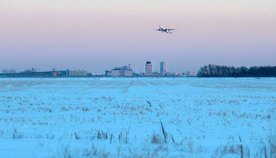 Talks are ongoing about making Winnipeg a potential site for an aircraft maintenance facility. (Ruth Bonneville / Free Press)