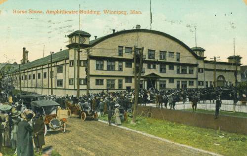The Winnipeg Amphitheatre, built in 1909, stood where the large surface parking lots are today behind the Canada Life office buildings on Osborne Street.. (Martin Berman Postcard Collection)