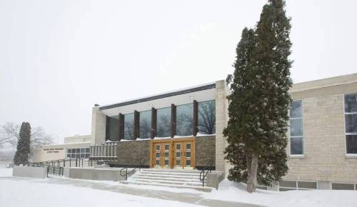 Mike Deal / Winnipeg Free Press files
                                Shaarey Zedek Synagogue was spray painted with antisemitic graffiti.