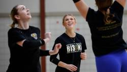 JOHN WOODS / FREE PRESS
                                University of Manitoba volleyball player Julia Martens during a training session, Tuesday.