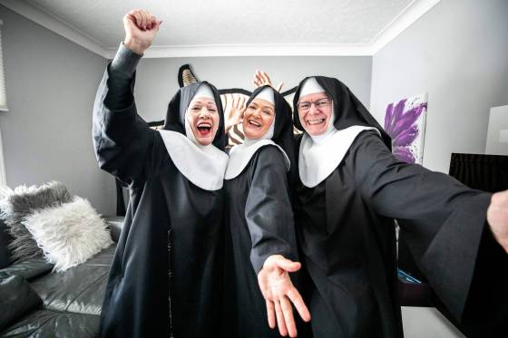 Sisters of the Holy Rock members Lynn Ohlson (left), Deanne Wasylyshen and Rob Falkingham. The choir has 44 members and a 14-person crew, nearly all of whom are volunteers. (Mikaela MacKenzie / Free Press)